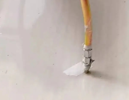 金湾瓷砖空鼓维修公司专业解答在瓷砖铺贴过程中，如果使用的砂料过粗（如全部使用了粗砂），可能会导致以下问题