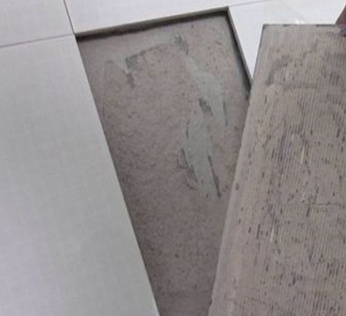 金湾瓷砖空鼓维修公司分享瓷砖铺贴时如果打浆（即涂抹在瓷砖背面和基层上的砂浆或瓷砖胶）过少，会带来以下问题